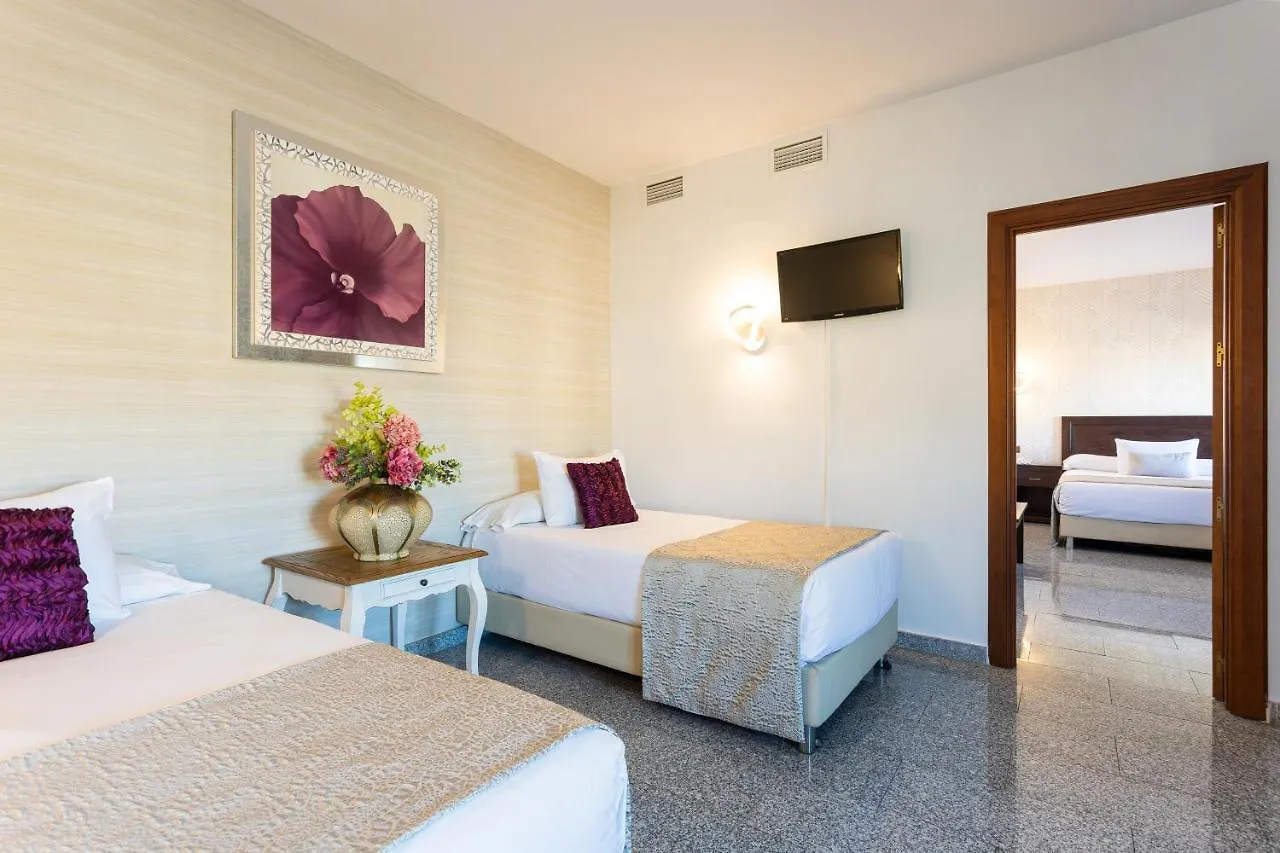 Hotel Plaza Del Castillo Malaga 4*,